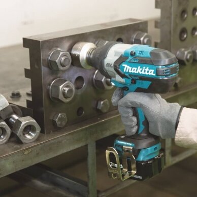 Akumuliatorinis smūginis veržliasukis MAKITA DTW1001Z 1 Akumuliatorinis smūginis veržliasukis MAKITA DTW1001Z 1
