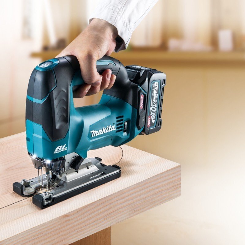 Akumuliatorinis siaurapjūklis MAKITA 40V MAX XGT 10 Akumuliatorinis siaurapjūklis MAKITA 40V MAX XGT 10