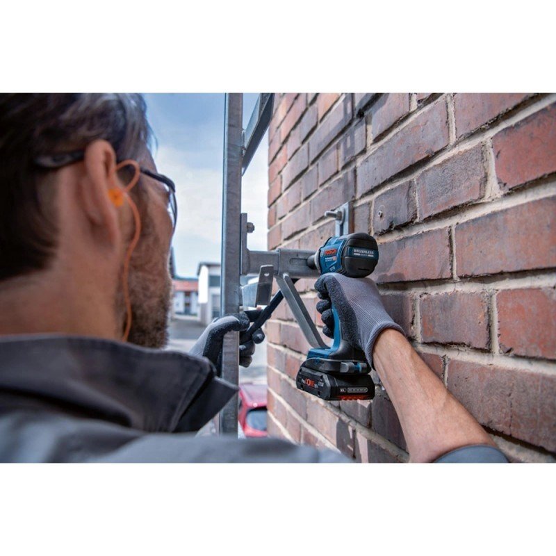 Akumuliatorinis smūginis veržliasukis BOSCH GDS 18V-330 HC 3 Akumuliatorinis smūginis veržliasukis BOSCH GDS 18V-330 HC 3