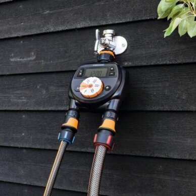 Fiskars laistymo laikmatis su dviem išėjimais (2xAA baterijos neįeina) 2