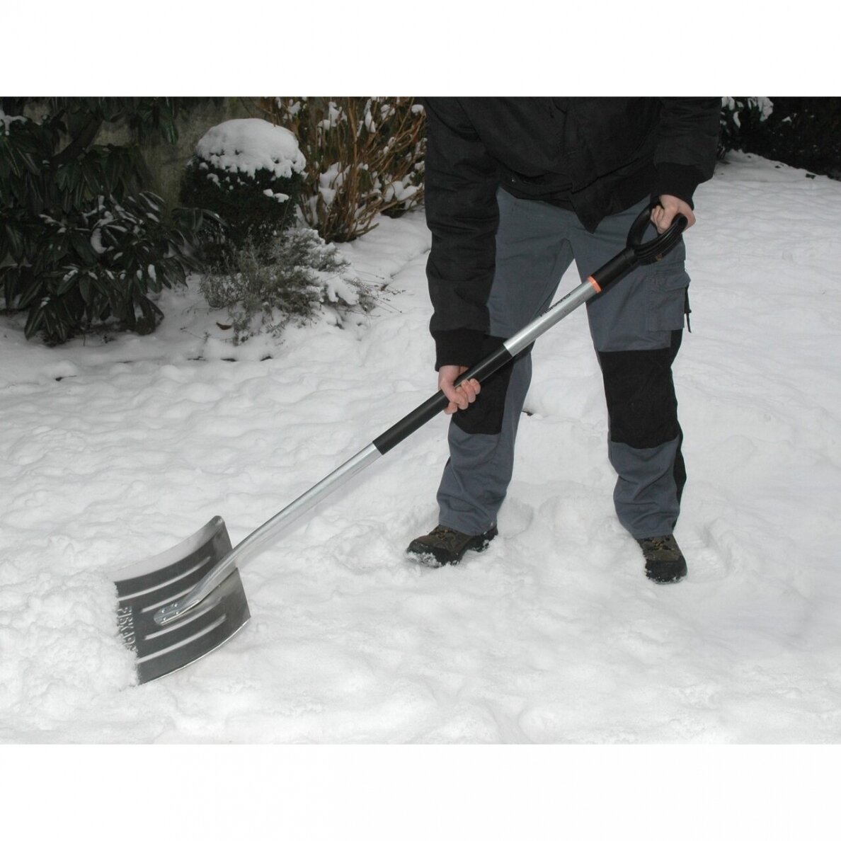 Lengvas sniego kastuvas Fiskars 1001636 2