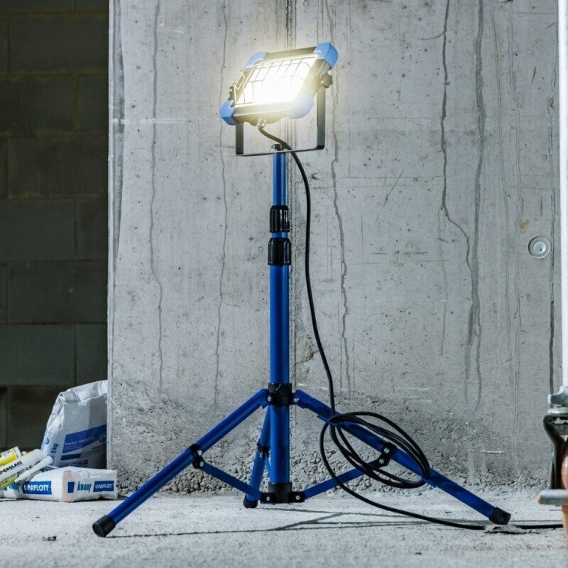 LED prožektorius su stovu AS-SCHWABE Slimline Pro 50W 5 LED prožektorius su stovu AS-SCHWABE Slimline Pro 50W 5