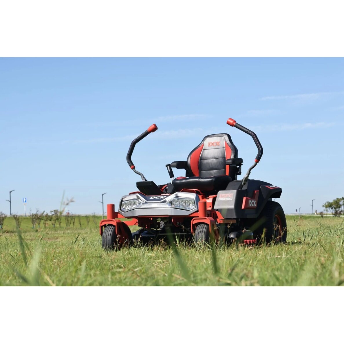 Limited Rinkinys Akumuliatorinis vejos traktorius ir Greitasis pakrovėjas/Power bankas 58V, DCK (1 x 40Ah + 2 x 7,5Ah akumuliatoriai) 8 Limited Rinkinys Akumuliatorinis vejos traktorius ir Greitasis pakrovėjas/Power bankas 58V, DCK (1 x 40Ah + 2 x 7,5Ah akumuliatoriai) 8