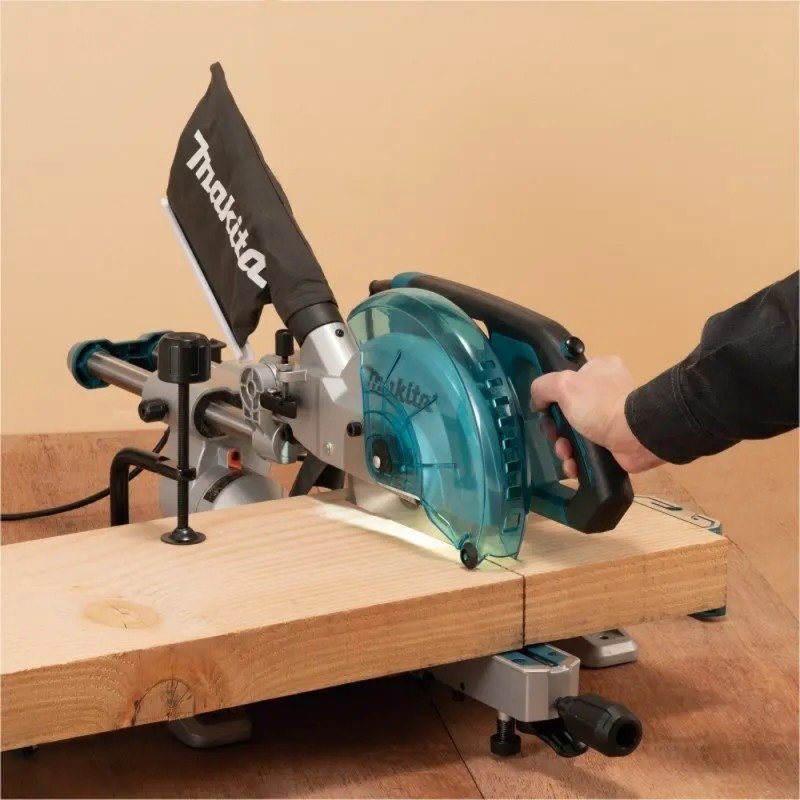 Medžio pjovimo staklės MAKITA LS0816F 1 Medžio pjovimo staklės MAKITA LS0816F 1
