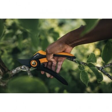 Fiskars Plus sekatorius prasilenkiančiais ašmenimis P521 1 Fiskars Plus sekatorius prasilenkiančiais ašmenimis P521 1