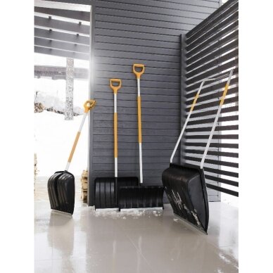 Sniego stūmiklis FISKARS SnowXpert 720mm 6 Sniego stūmiklis FISKARS SnowXpert 720mm 6