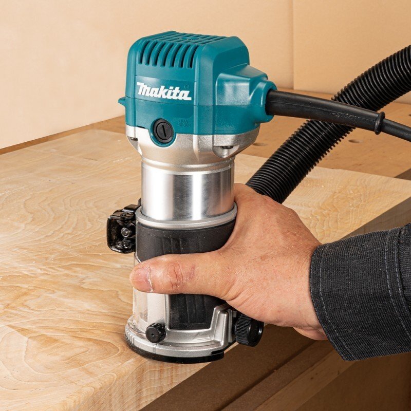 Vertikali freza MAKITA RT0702CJ su priedais 9 Vertikali freza MAKITA RT0702CJ su priedais 9