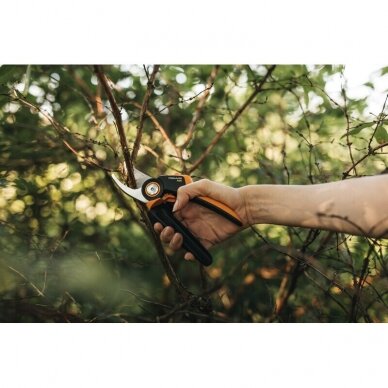 Fiskars X-series sekatorius prasilenkiančiais ašmenimis M (P921) 1